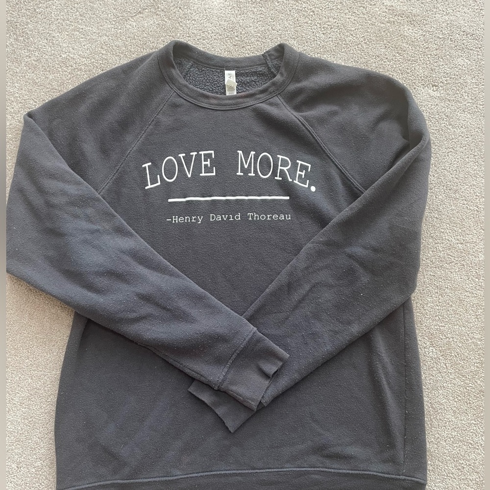 Light grey crewneck from small boutique! Size: Medium